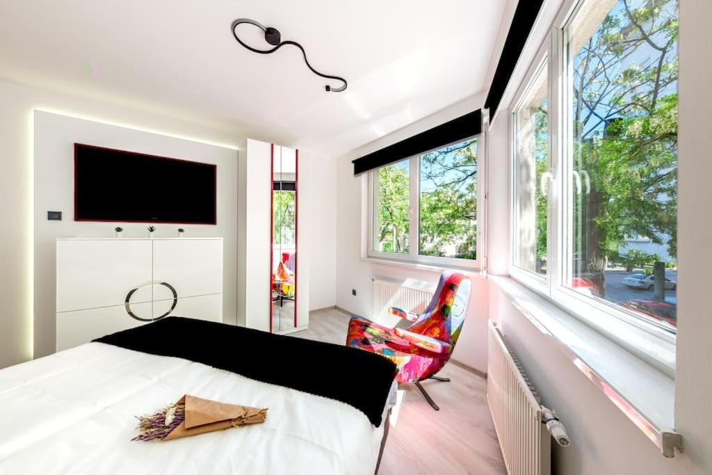 Stadium - Free Parking Apartment *